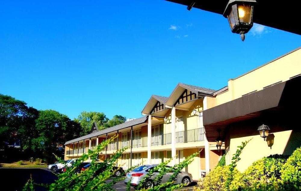 West Gate Inn ניאק מראה חיצוני תמונה