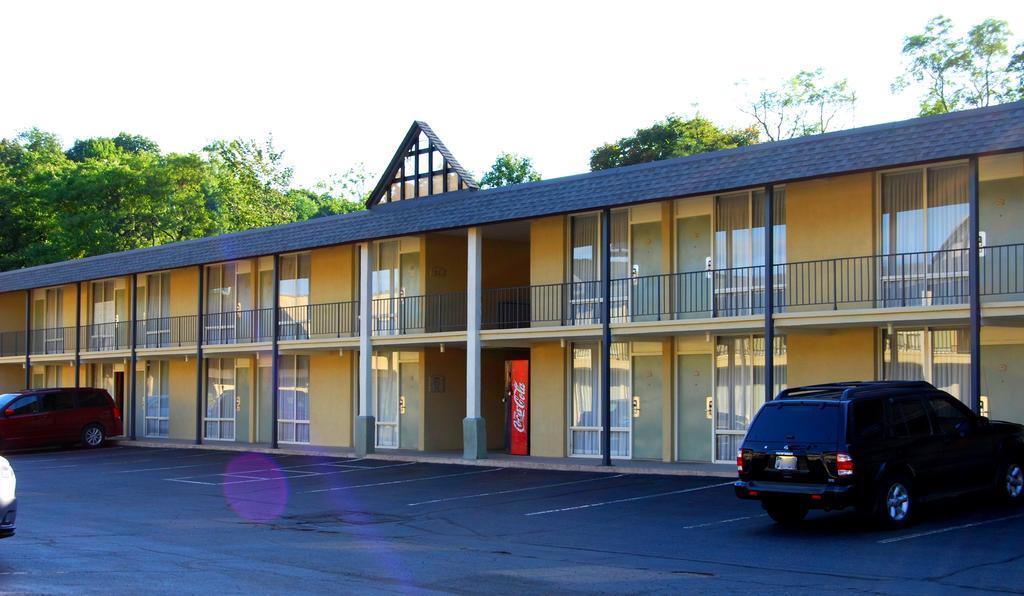 West Gate Inn ניאק מראה חיצוני תמונה